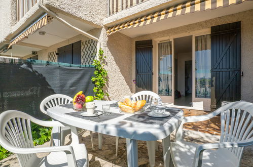 Photo 13 - Apartment in Saint-Cyr-sur-Mer with garden and terrace