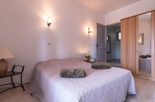 Foto 13 - Casa con 3 camere da letto a Santa-Lucia-di-Moriani con piscina privata e vista mare