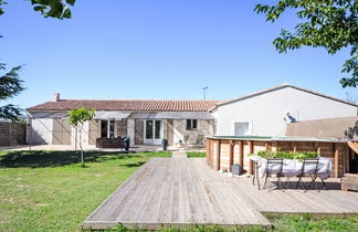 Photo 1 - Maison de 3 chambres à Saint-Didier avec piscine privée et jardin