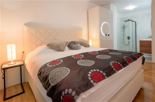 Foto 40 - Casa con 7 camere da letto a Opatija con piscina privata e vista mare