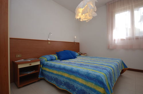 Foto 5 - Apartamento de 2 habitaciones en Lignano Sabbiadoro con jardín