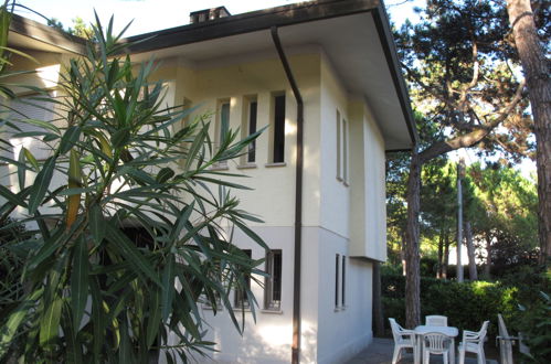 Foto 16 - Apartamento de 2 habitaciones en Lignano Sabbiadoro con jardín y vistas al mar