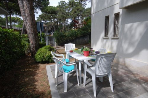 Foto 15 - Apartamento de 2 habitaciones en Lignano Sabbiadoro con jardín y vistas al mar