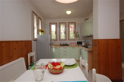 Foto 4 - Apartamento de 2 habitaciones en Lignano Sabbiadoro con jardín y vistas al mar