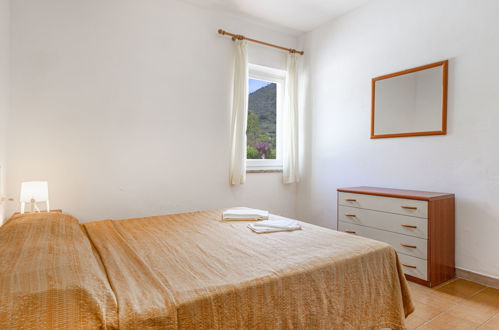 Foto 17 - Apartamento de 1 habitación en Capoliveri con jardín y vistas al mar