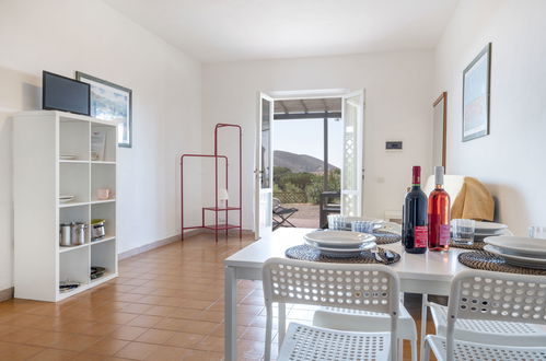 Foto 6 - Apartamento de 1 habitación en Capoliveri con jardín y vistas al mar