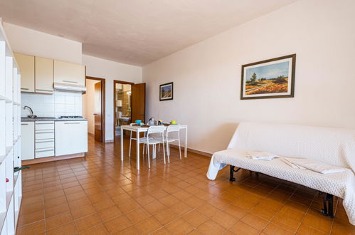 Photo 11 - 1 bedroom Apartment in Capoliveri with garden and sea view