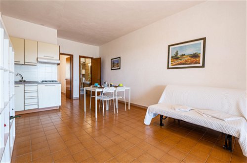 Photo 9 - 2 bedroom Apartment in Capoliveri with garden and sea view