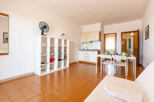 Photo 16 - 2 bedroom Apartment in Capoliveri with garden and sea view