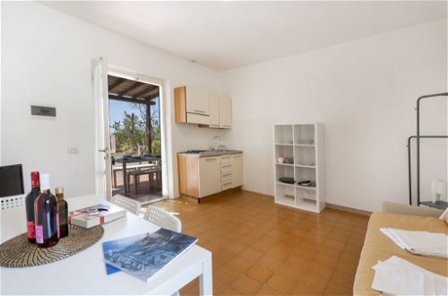 Foto 10 - Apartamento de 2 habitaciones en Capoliveri con jardín y vistas al mar