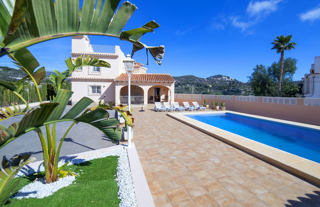 Casa de 6 quartos em Calp com piscina privada e jardim - Foto 1