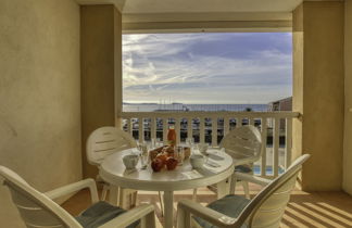 Foto 1 - Apartamento de 1 quarto em Six-Fours-les-Plages com piscina e vistas do mar