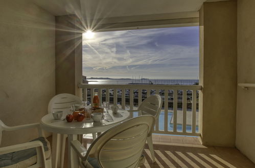 Foto 7 - Appartamento con 1 camera da letto a Six-Fours-les-Plages con piscina e terrazza