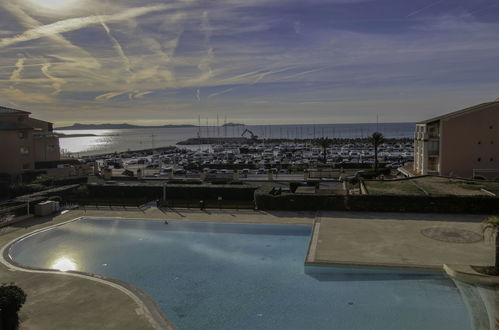 Photo 19 - Appartement de 1 chambre à Six-Fours-les-Plages avec piscine et vues à la mer