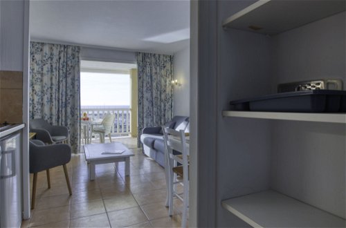 Foto 20 - Apartamento de 1 habitación en Six-Fours-les-Plages con piscina y vistas al mar