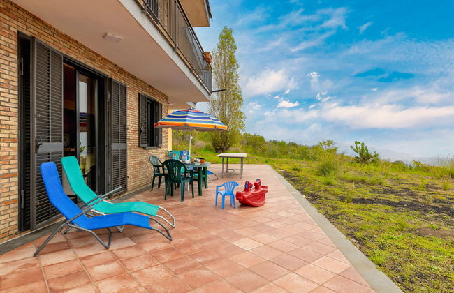 Casa de 4 quartos em Mascali com jardim e terraço - Foto 1