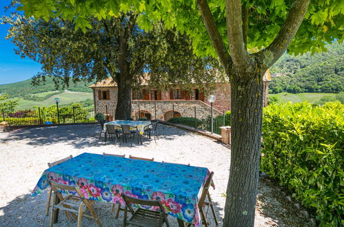 Photo 5 - 3 bedroom Apartment in Volterra with swimming pool and garden