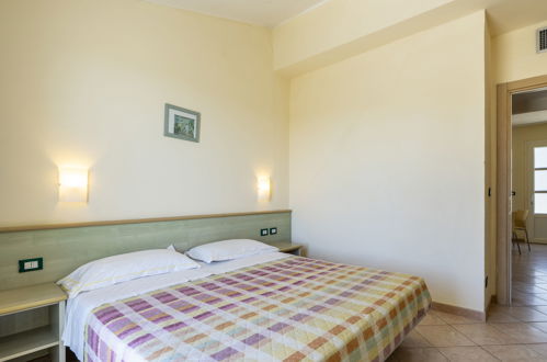 Foto 12 - Appartamento con 1 camera da letto a Imperia con piscina e vista mare