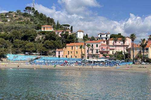 Foto 19 - Appartamento con 1 camera da letto a Cipressa con piscina e vista mare