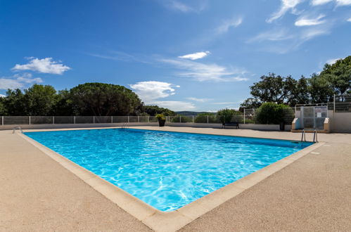 Foto 18 - Apartamento de 1 habitación en Cogolin con piscina y vistas al mar