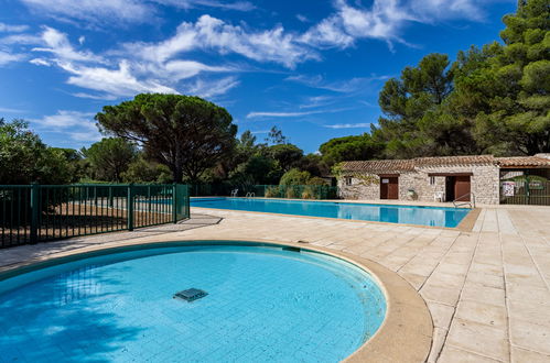 Foto 19 - Apartamento de 1 habitación en Cogolin con piscina y vistas al mar