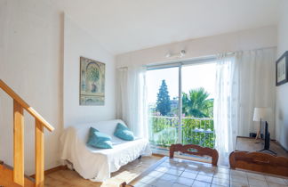 Photo 2 - Apartment in Le Lavandou with garden and sea view