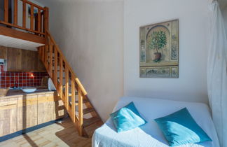 Photo 3 - Apartment in Le Lavandou with garden and sea view