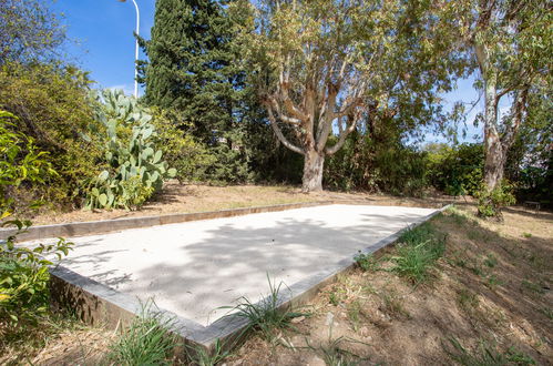 Photo 19 - Apartment in Le Lavandou with garden