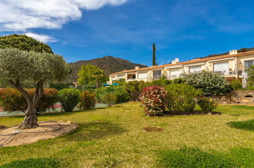 Photo 18 - Apartment in Le Lavandou with garden and sea view