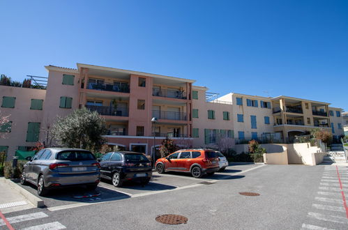 Foto 18 - Apartamento de 1 habitación en Bormes-les-Mimosas con piscina y jardín