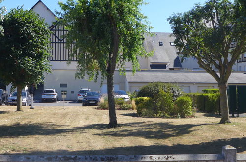 Foto 18 - Apartamento de 1 habitación en Cabourg con terraza y vistas al mar