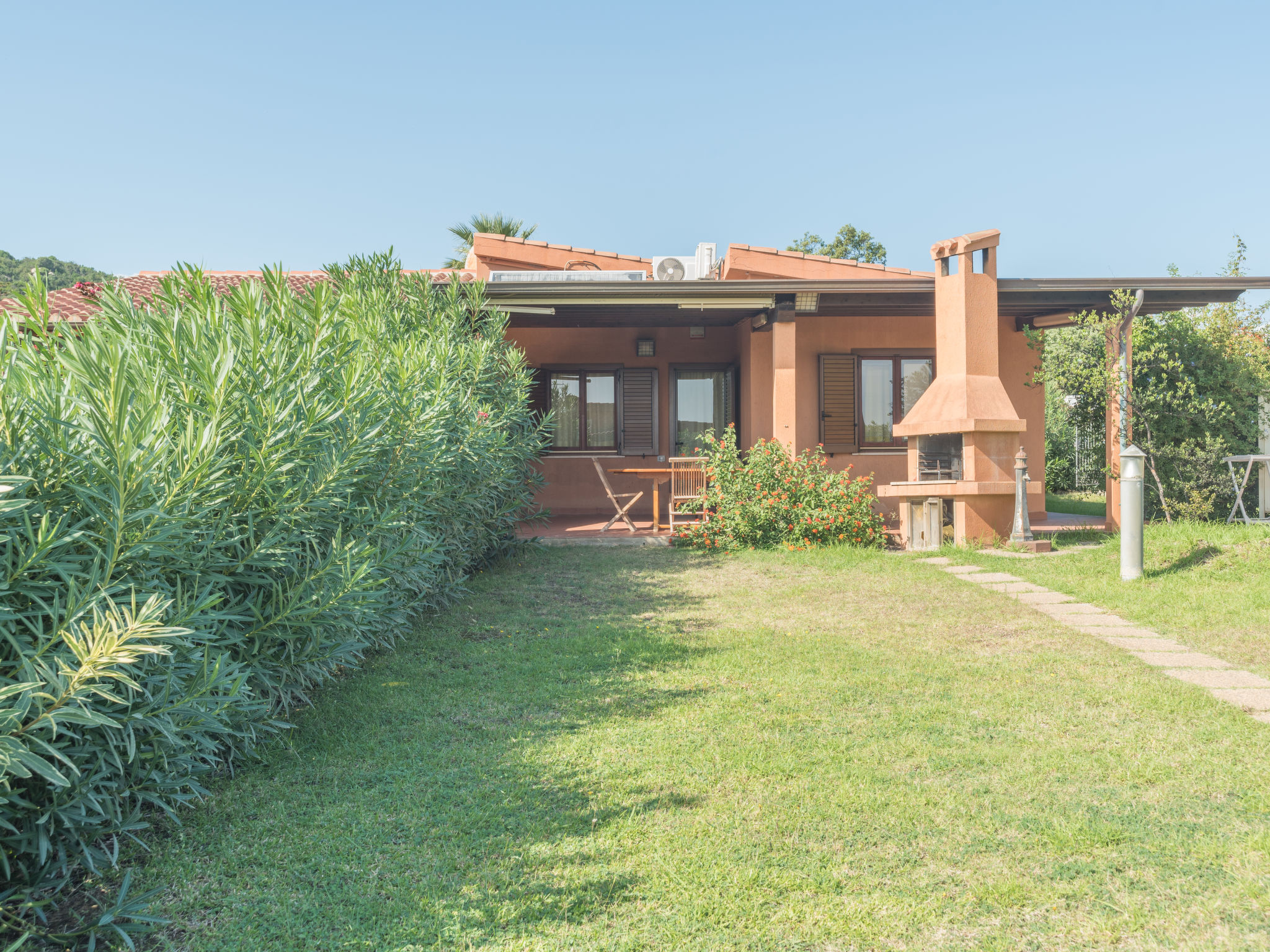 Photo 2 - Maison de 2 chambres à Muravera avec jardin et terrasse