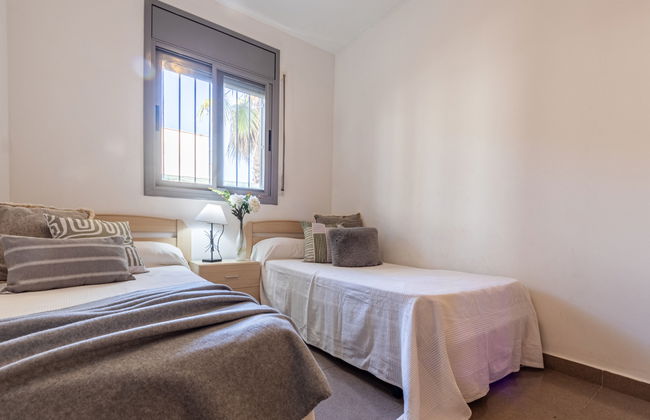 Casa de 4 quartos em Deltebre com piscina privada e jardim - Foto 15
