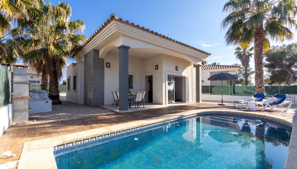Casa de 4 quartos em Deltebre com piscina privada e jardim - Foto 1