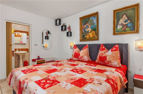 Foto 3 - Appartamento con 1 camera da letto a Crikvenica con piscina e vista mare