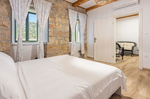 Foto 35 - Casa con 4 camere da letto a Vinodolska Općina con piscina privata e vista mare