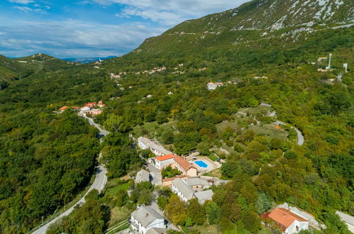 Foto 54 - Casa de 4 habitaciones en Vinodolska Općina con piscina privada y vistas al mar