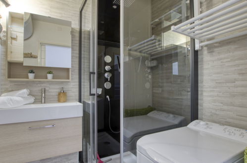 Foto 13 - Apartment mit 1 Schlafzimmer in Saint-Cyr-sur-Mer mit terrasse und blick aufs meer