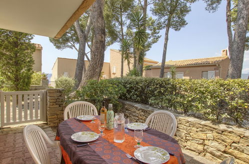 Photo 1 - Appartement de 2 chambres à Saint-Cyr-sur-Mer avec jardin et terrasse