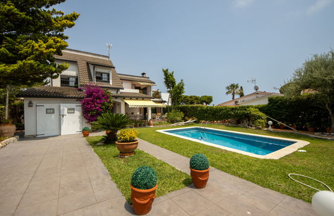 Casa de 5 quartos em El Vendrell com piscina privada e jardim - Foto 36