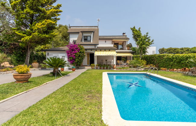 Casa de 5 quartos em El Vendrell com piscina privada e jardim - Foto 1