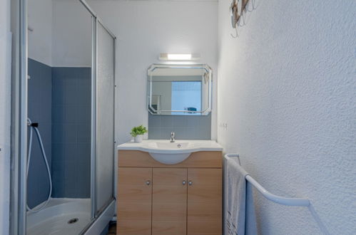 Foto 5 - Apartment mit 1 Schlafzimmer in Le Barcarès mit blick aufs meer