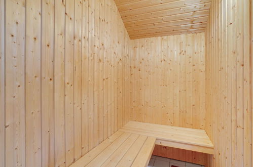 Foto 17 - Haus mit 4 Schlafzimmern in Oksbøl mit sauna