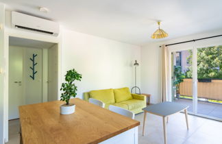 Foto 3 - Apartamento de 1 habitación en Bormes-les-Mimosas con piscina y vistas al mar
