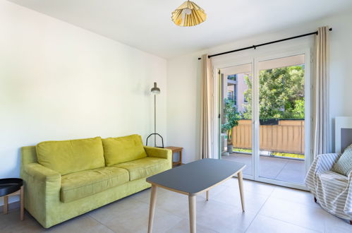 Photo 8 - 1 bedroom Apartment in Bormes-les-Mimosas with swimming pool and garden