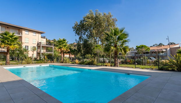 2 bedroom Apartment in Bormes-les-Mimosas with swimming pool and garden - Photo 5