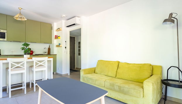 2 bedroom Apartment in Bormes-les-Mimosas with swimming pool and garden - Photo 4