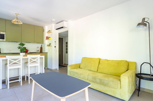 Foto 4 - Apartamento de 1 habitación en Bormes-les-Mimosas con piscina y vistas al mar