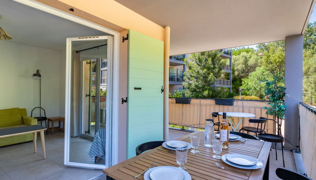 2 bedroom Apartment in Bormes-les-Mimosas with swimming pool and garden - Photo 2