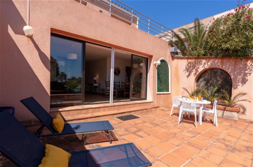 Photo 26 - 4 bedroom House in Hyères with garden and sea view